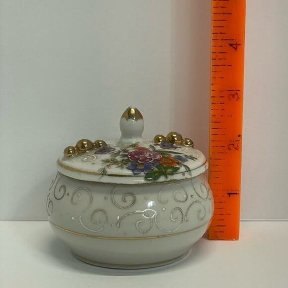 VINTAGE PORCELAIN TRINKET BOX GOLD TRIM
ROSE floral PATTERN decor accent piece - Picture 7 of 15